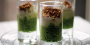 Bicchierini mousse di broccolo,straccetti di mozzarella e briciole alle mandorle