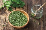 Pesto di foglie di sedano