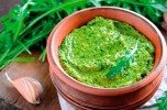 Pesto di rucola con pecorino e aglio