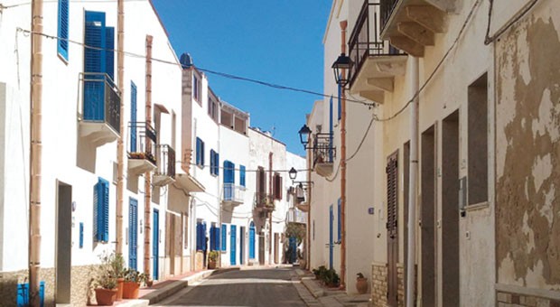 Strada in paese