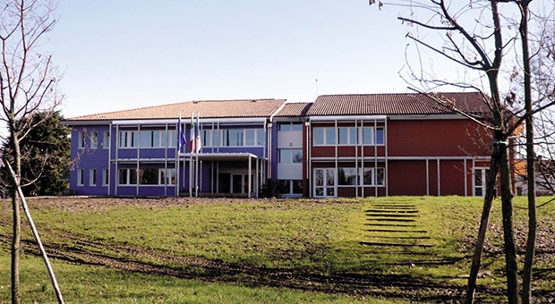 Bagnatica:  edificio scuola virtuosa