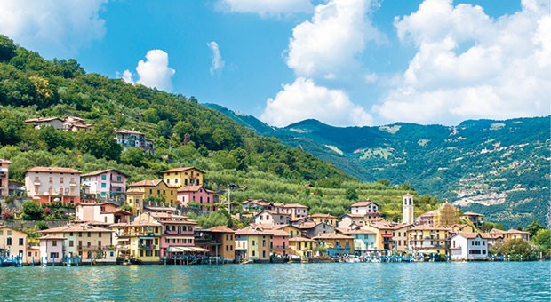 Monte Isola superstar. Una meta verde e azzurra