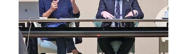 Telmo Pievani (a destra) e Vanni Maggioni durante l'incontro a Ponte San Pietro